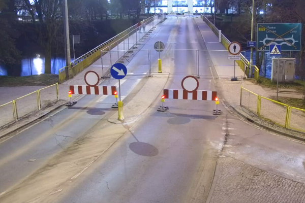 Zamknięcie głównego mostu w Żaganiu.